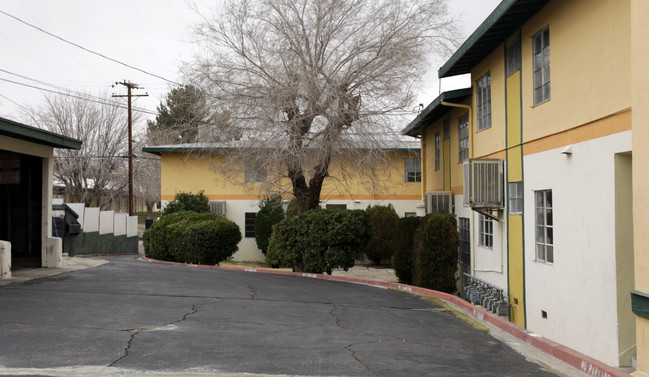 Lantern Woods Apartments in Barstow, CA - Building Photo - Building Photo