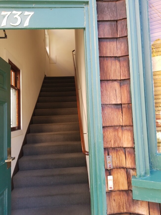 2737 Dwight Way in Berkeley, CA - Foto de edificio - Building Photo