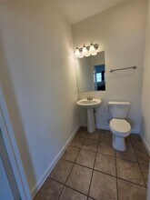 6210 Lacey Oak Dr in Hitchcock, TX - Building Photo - Building Photo