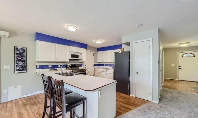 property at 3149 Oak Cir N