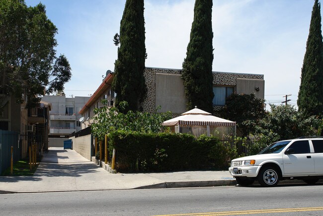 949 N Normandie Ave in Los Angeles, CA - Foto de edificio - Building Photo