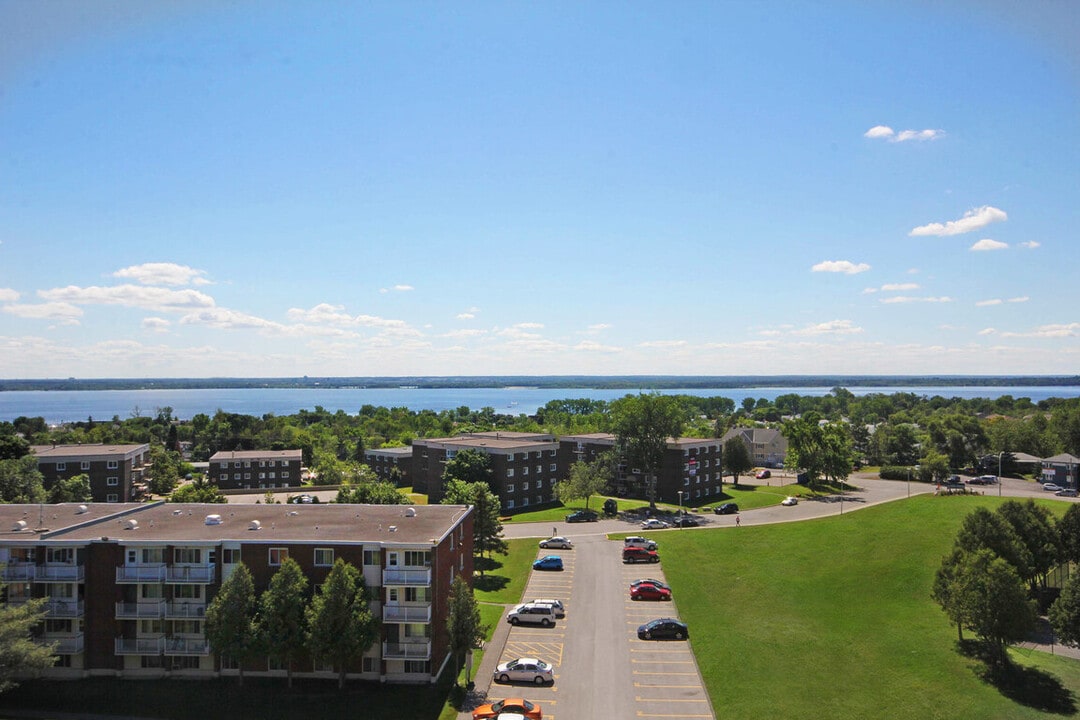 Riviera Apartments in Gatineau, QC - Building Photo