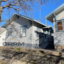 114 N Maple St in Hutchinson, KS - Building Photo