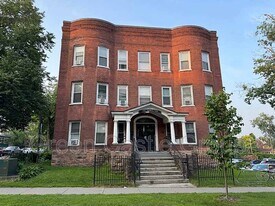 323 Pearl St in Burlington, VT - Building Photo