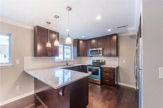 Room in Townhome on Cardigan Cir in Atlanta, GA - Building Photo - Building Photo