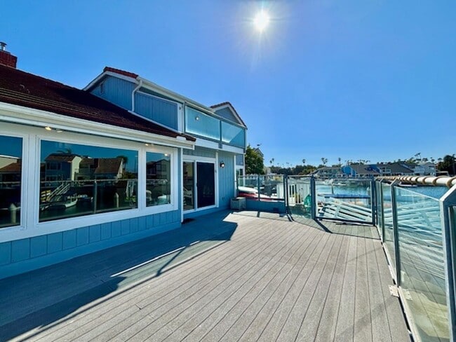 property at 2204 Kingsbridge Ln