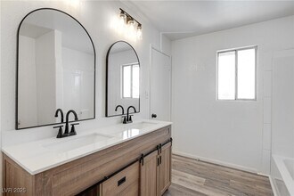 304 Orland St in Las Vegas, NV - Building Photo - Building Photo