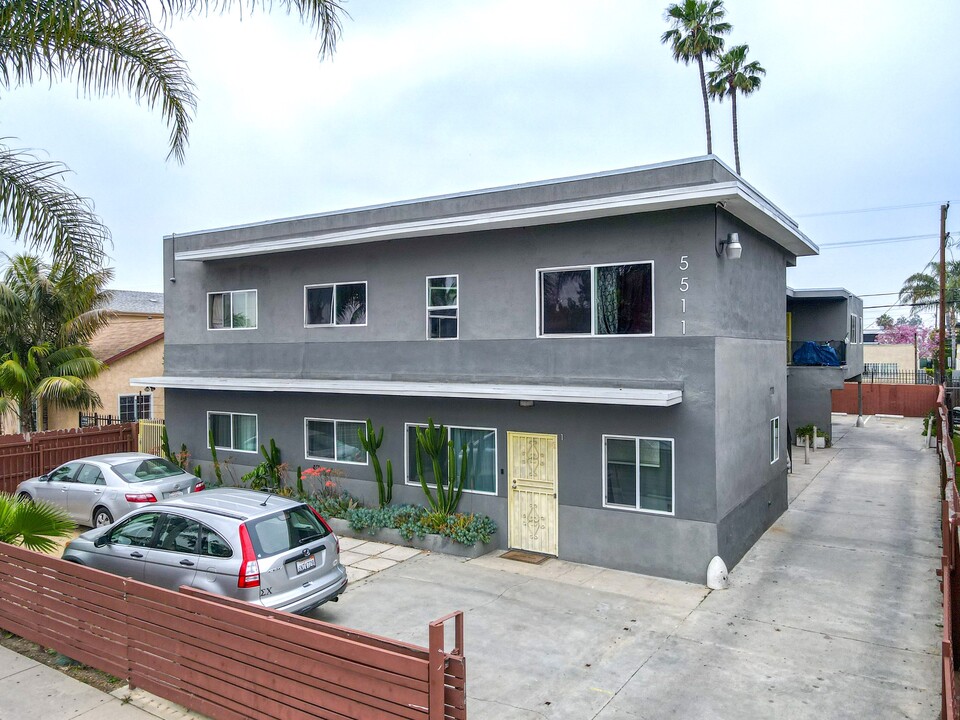 5511 Smiley Dr in Los Angeles, CA - Building Photo