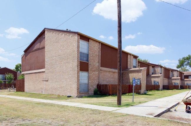 Pecan Villa Apartments in Seguin, TX - Building Photo - Building Photo