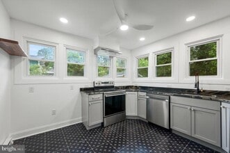 422 W Clifford St in Winchester, VA - Building Photo - Building Photo
