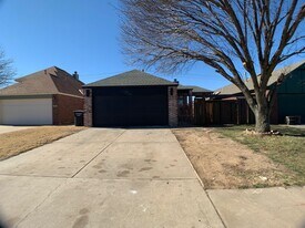 2625 Briarcliff Dr in Moore, OK - Building Photo