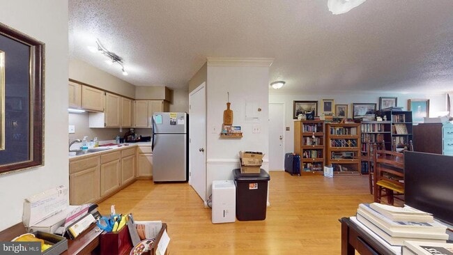 property at 3101 Patrick Henry Dr