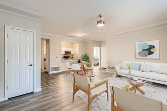 Creekwood Place in Lancaster, TX - Foto de edificio - Building Photo