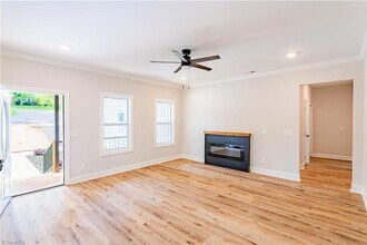 6 Teaberry Ct in Greensboro, NC - Foto de edificio - Building Photo