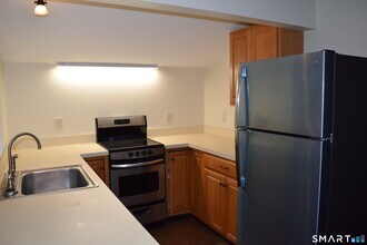 47 Quassuk Rd in Woodbury, CT - Building Photo - Building Photo