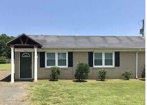 1333 Dartwood Ln in Stanley, NC - Building Photo