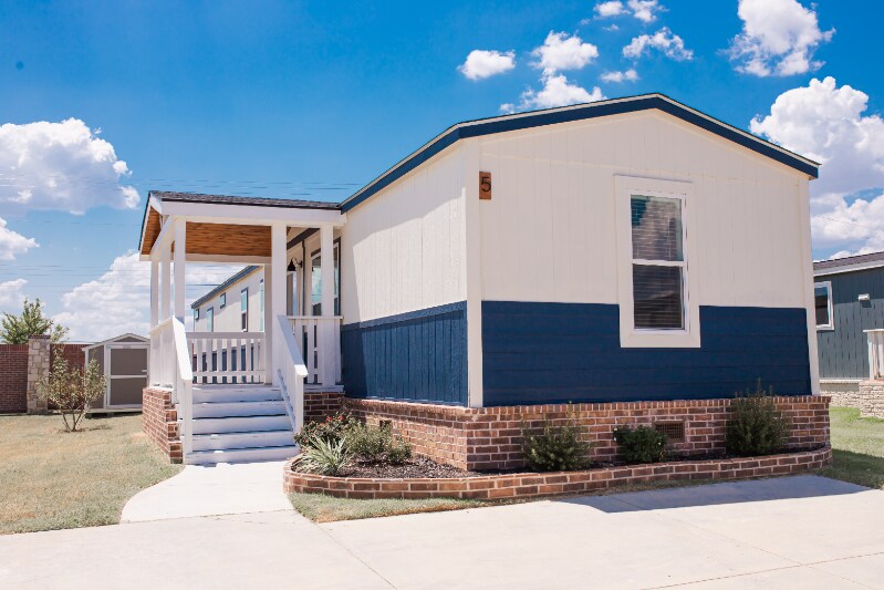 6105 E McKinney St in Denton, TX - Building Photo