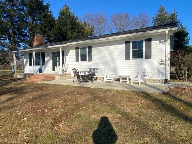 27049 Presquile Rd in Easton, MD - Building Photo - Building Photo