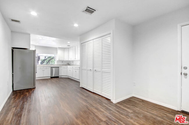 property at 1402 Hollister St