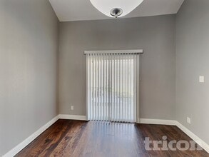 725 Rawlins Dr in Lancaster, TX - Foto de edificio - Building Photo