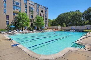 44 Washington St, Unit 517 in Brookline, MA - Building Photo