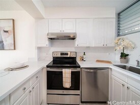 555 University Ave in Honolulu, HI - Building Photo