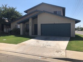 2624 Loch Ness Ct in Bakersfield, CA - Building Photo