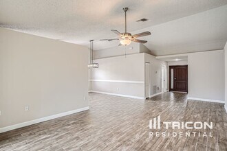 1036 Malletwood Dr in Brandon, FL - Building Photo - Building Photo