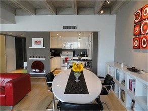 2016 Main St, Unit 1217 in Houston, TX - Foto de edificio - Building Photo