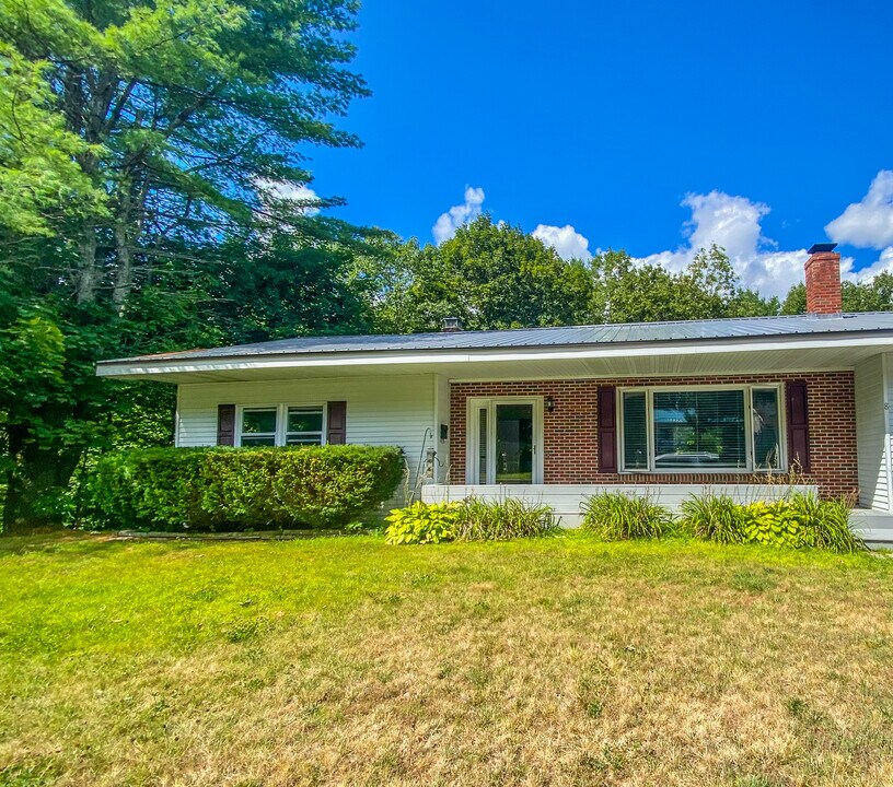 8 Boucher Ave in Augusta, ME - Building Photo