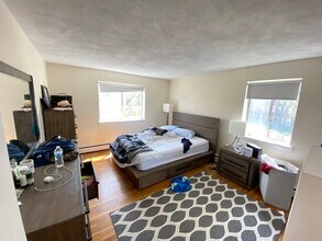 95 Gardner St, Unit 1 in Boston, MA - Foto de edificio - Building Photo