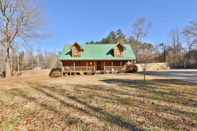 592 Gordon Rd in Newnan, GA - Building Photo - Building Photo