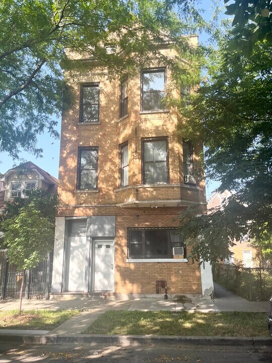 2706 S St Louis Ave in Chicago, IL - Foto de edificio