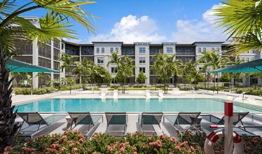 Maren Apartments in North Venice, FL - Foto de edificio - Building Photo