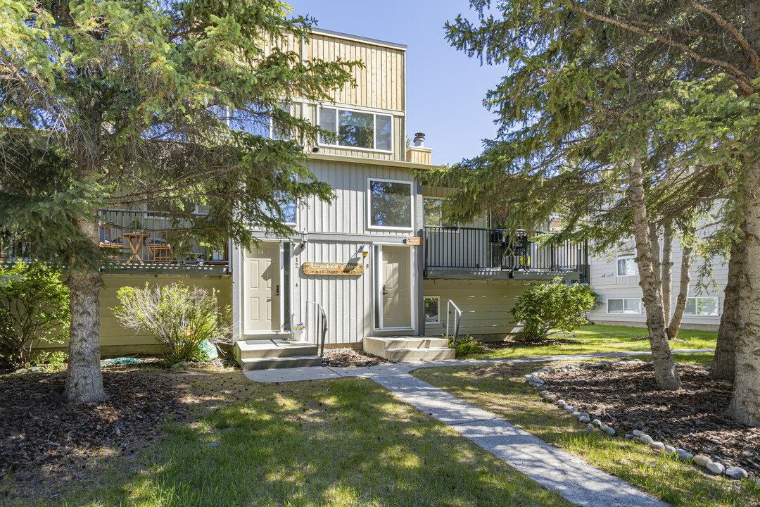 610 3 St in Canmore, AB - Building Photo