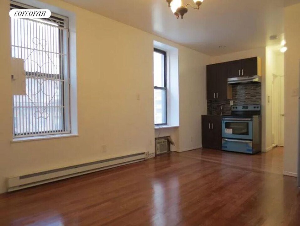 963 1st Ave in New York, NY - Building Photo