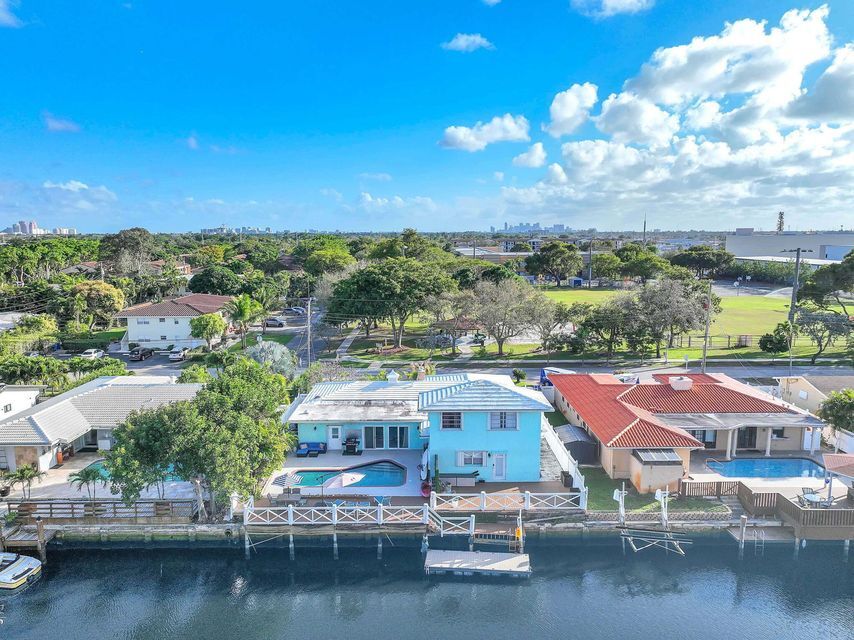 1457 NE 53rd St in Fort Lauderdale, FL - Foto de edificio