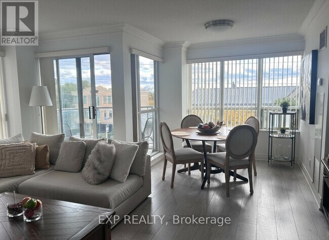 2 Clairtrell Rd in Toronto, ON - Building Photo - Building Photo