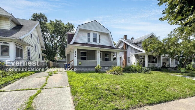 property at 714 Hampton Ave