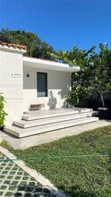 1277 SW 19th St in Miami, FL - Foto de edificio - Building Photo