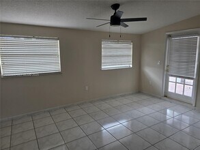 1560 W 53rd Terrace in Hialeah, FL - Building Photo - Building Photo