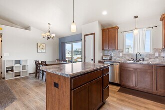 3012 Allison Ln in Rapid City, SD - Foto de edificio - Building Photo