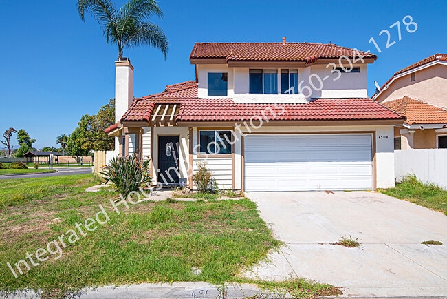 4504 Goldfinch Way in Oceanside, CA - Foto de edificio - Building Photo