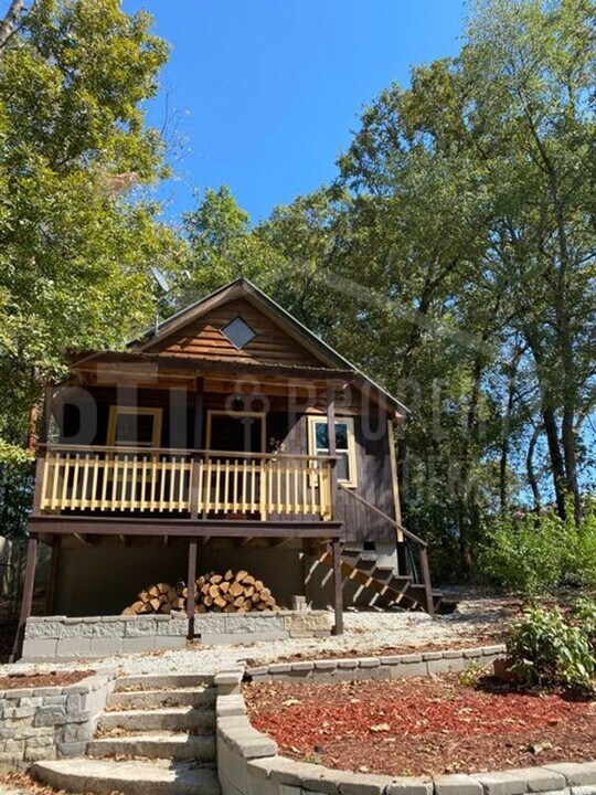 272 Woodward Dr in Branson, MO - Building Photo