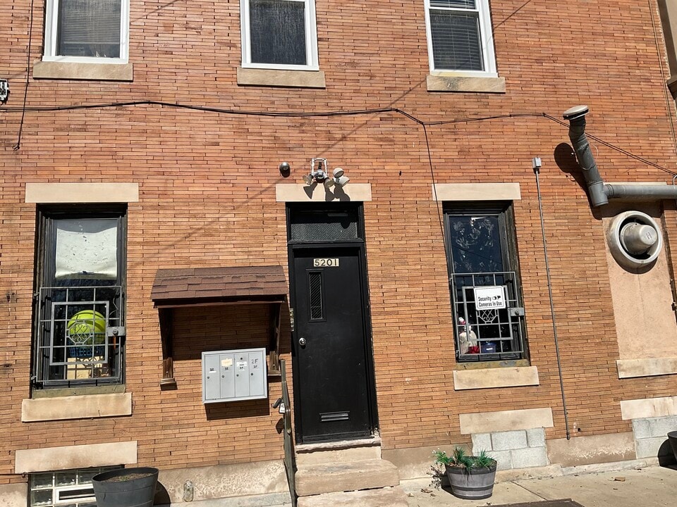 5201 Cedar Ave, Unit 3R Photo