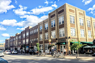 OLD TOWN ON THE MONON in Carmel, IN - Foto de edificio - Building Photo