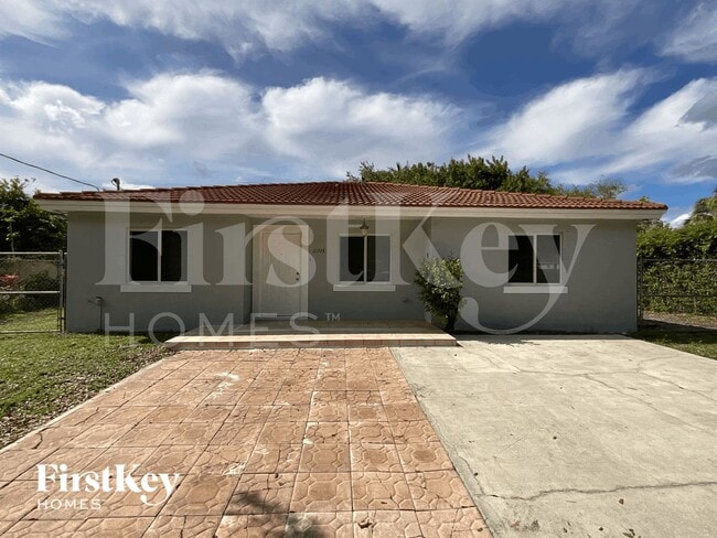 property at 21728 Ingraham Ave Rd