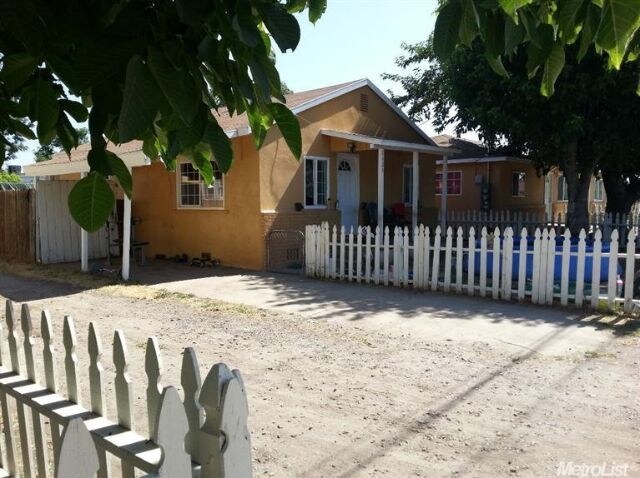 1415-1427 Mono Dr in Modesto, CA - Foto de edificio - Building Photo