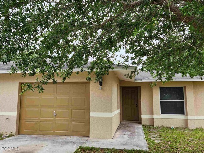 711 Jack Ave S in Lehigh Acres, FL - Building Photo - Building Photo