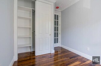 East 11th Street in New York, NY - Foto de edificio - Building Photo